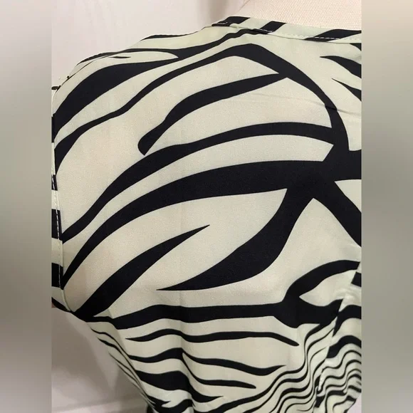 SHEIN Black and White Asymmetrical Bodycon Dress - Picture 8 of 10